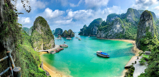 Découvrez la Baie d'Halong – La Merveille Naturelle du Vietnam ✨🌊